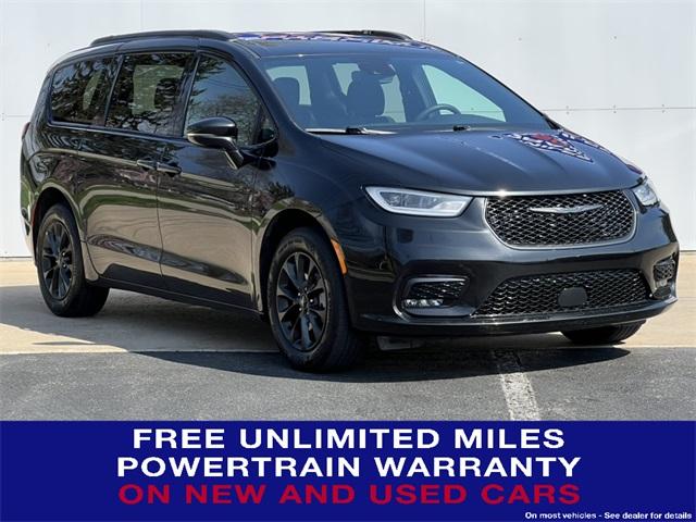 Thumbnail image of 2022 Chrysler Pacifica at Deur Speet Motors