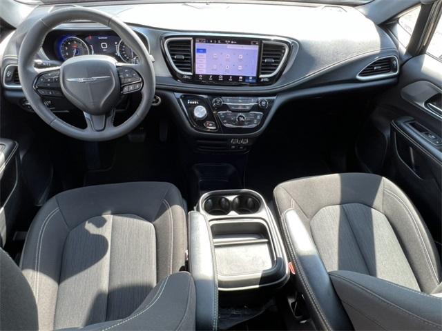 Thumbnail image of 2022 Chrysler Pacifica at Deur Speet Motors