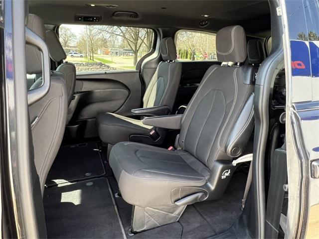 Thumbnail image of 2022 Chrysler Pacifica at Deur Speet Motors