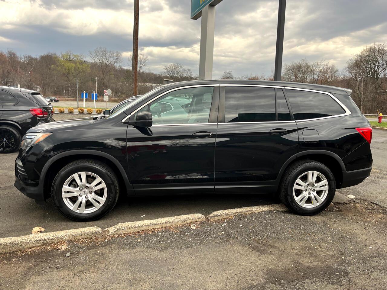 Thumbnail image of 2017 Honda Pilot at Rockland Motors
