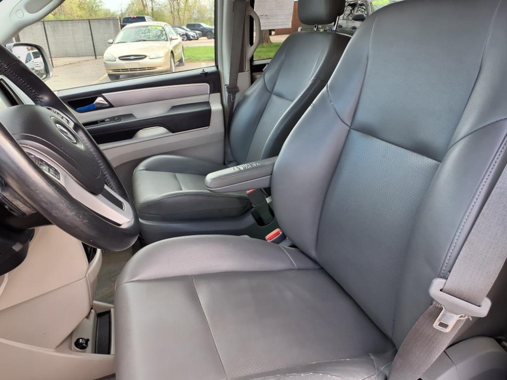 Thumbnail image of 2014 Volkswagen Routan at Gorno Ford