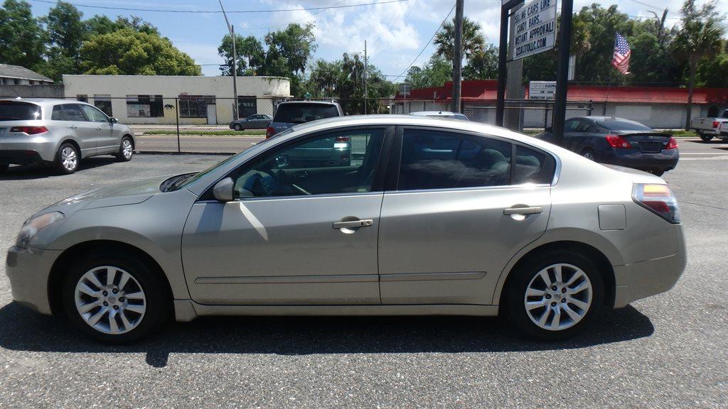 Thumbnail image of 2009 Nissan Altima at 123 Auto LLC