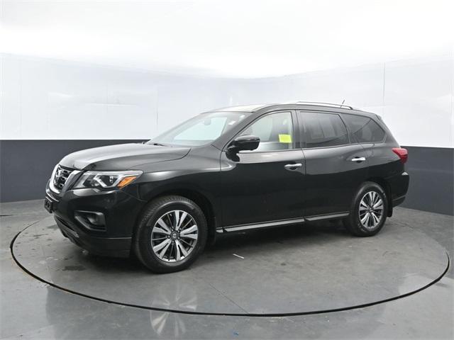 Thumbnail image of 2017 Nissan Pathfinder at Commonwealth Chevrolet Inc.