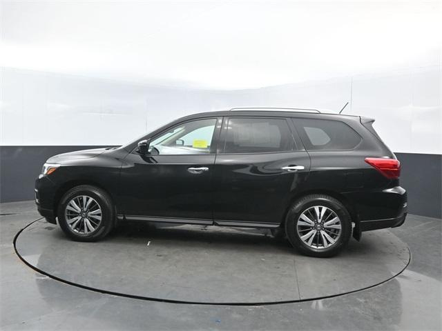 Thumbnail image of 2017 Nissan Pathfinder at Commonwealth Chevrolet Inc.