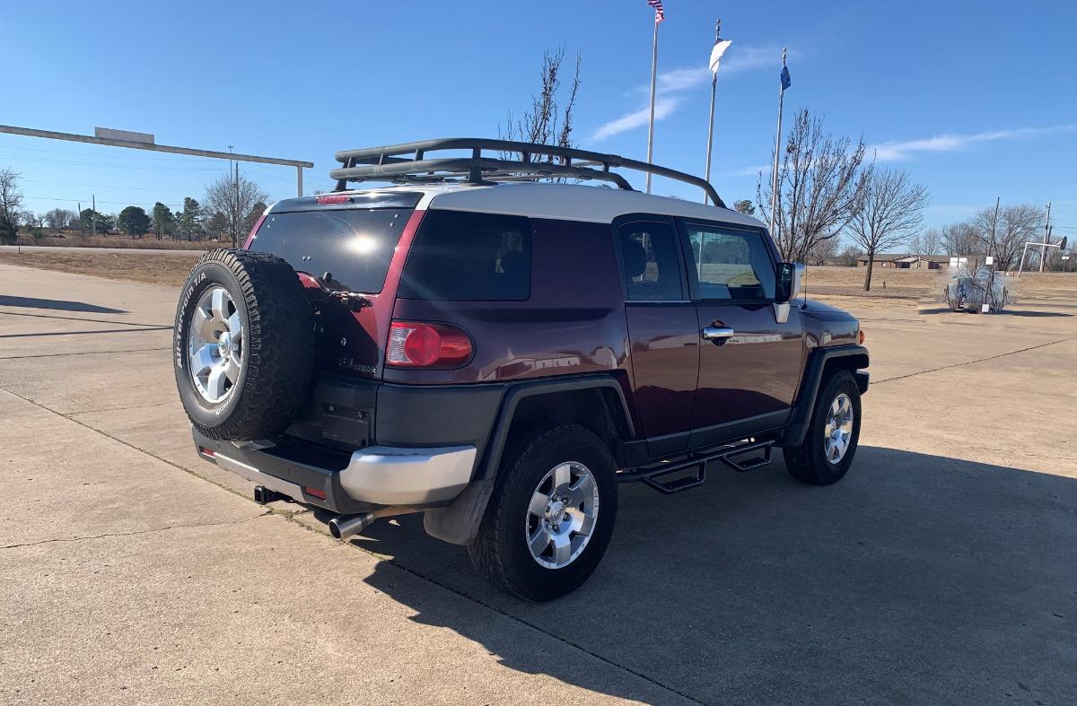 Thumbnail image of 2007 Toyota FJ Cruiser at CNG Autos