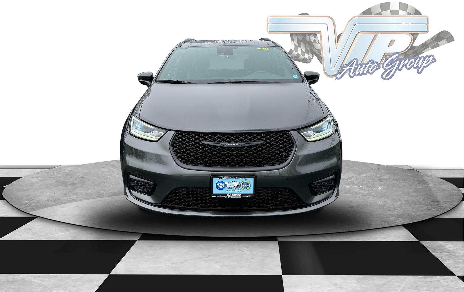 Thumbnail image of 2021 Chrysler Pacifica at Merrick Jeep Chrysler Dodge Ram
