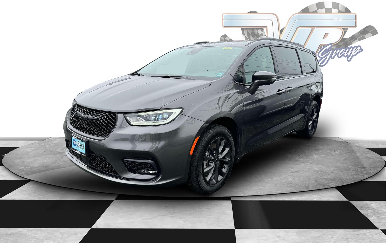 Thumbnail image of 2021 Chrysler Pacifica at Merrick Jeep Chrysler Dodge Ram