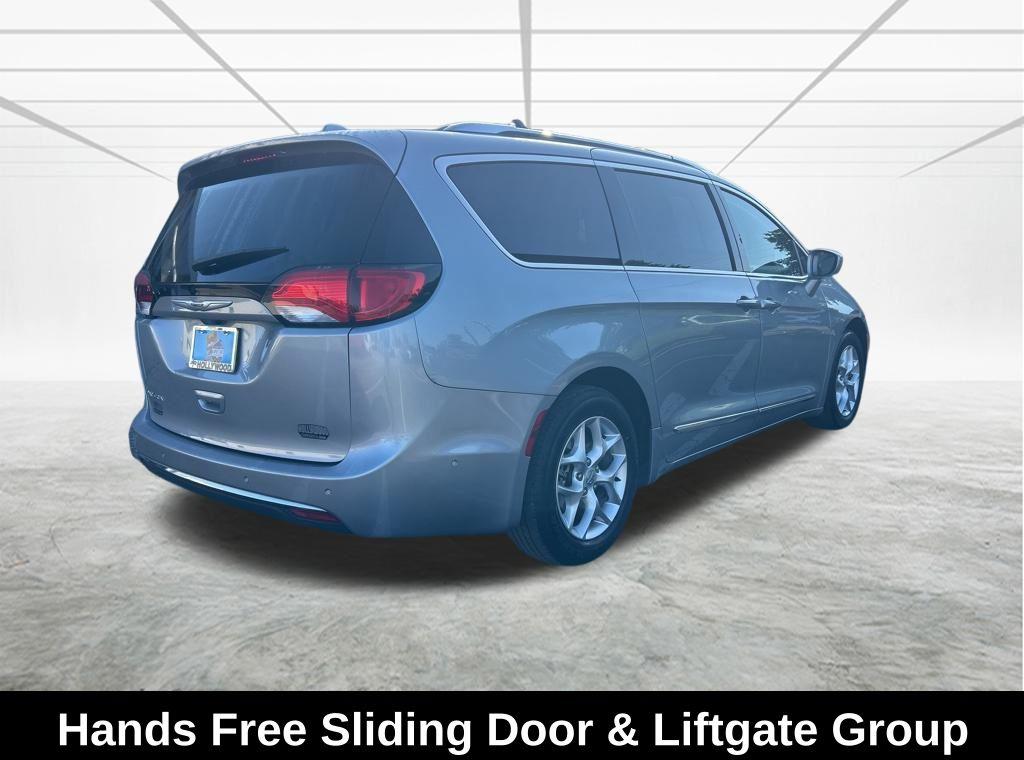 Thumbnail image of 2019 Chrysler Pacifica at Hollywood Chrysler Jeep