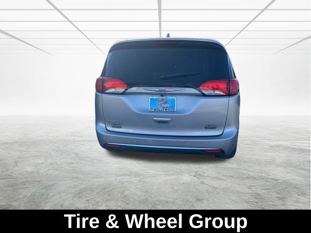Thumbnail image of 2019 Chrysler Pacifica at Hollywood Chrysler Jeep