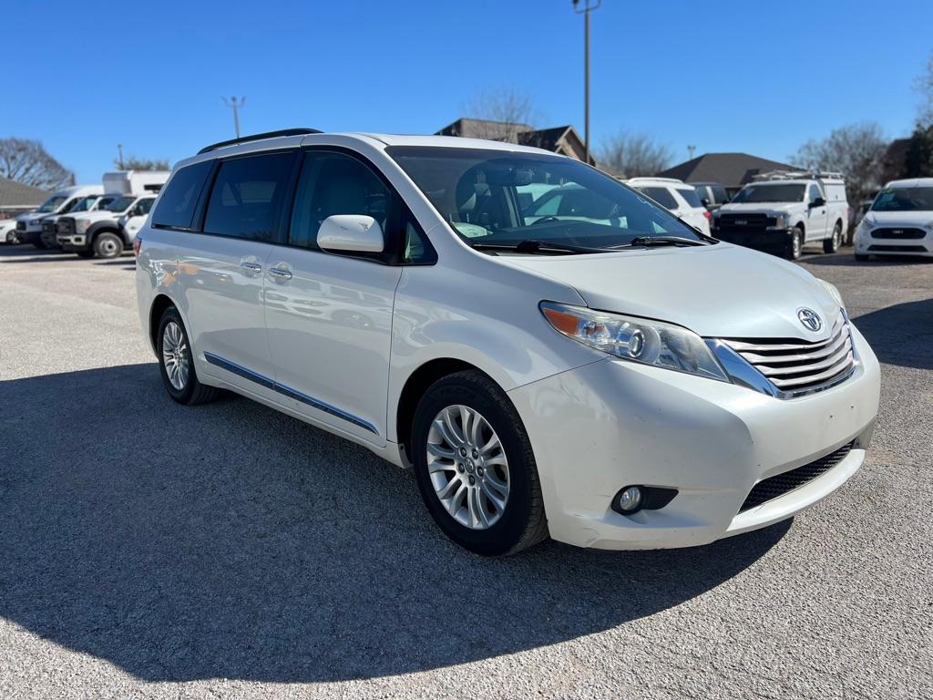 Thumbnail image of 2015 Toyota Sienna at JOE AUTOS