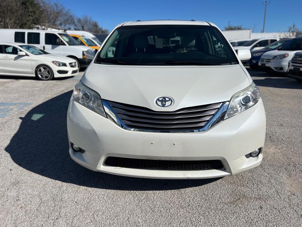 Thumbnail image of 2015 Toyota Sienna at JOE AUTOS