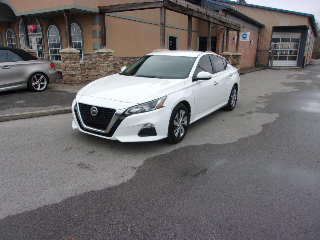 Thumbnail image of 2019 Nissan Altima at TEAM AUTOMOTIVE