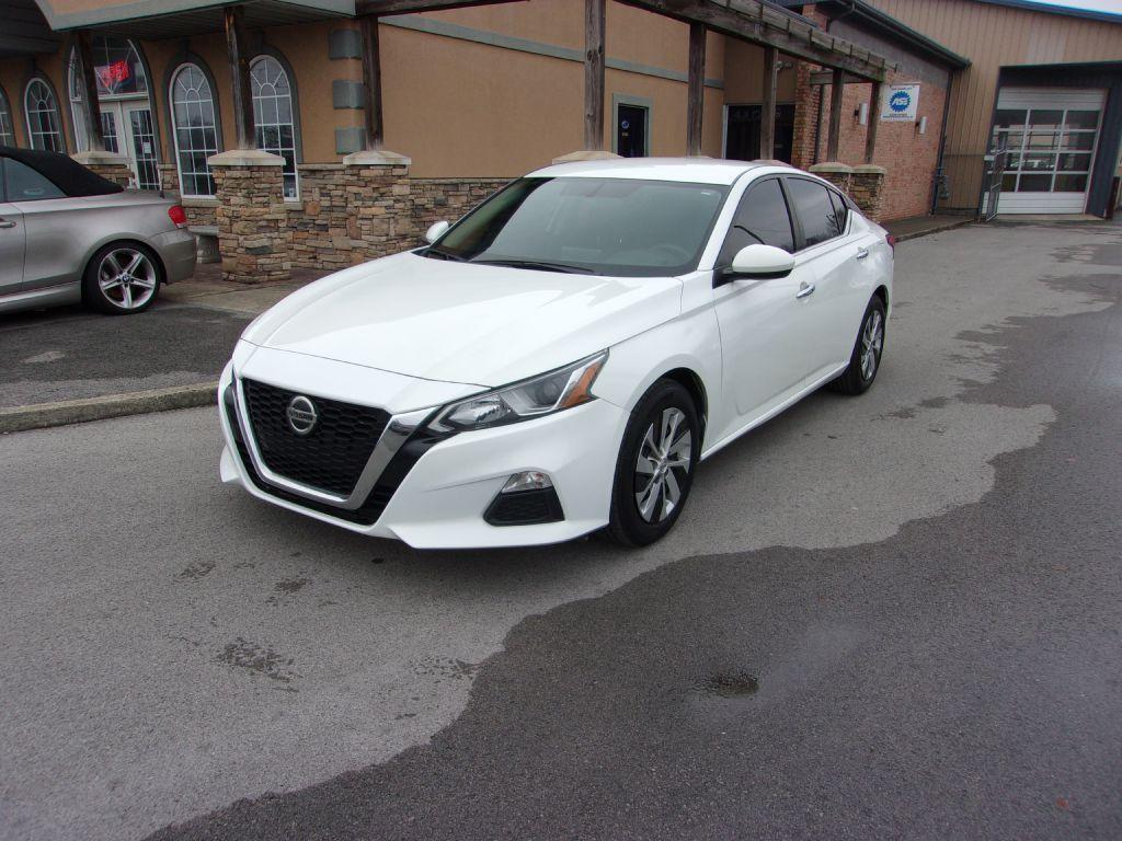 Thumbnail image of 2019 Nissan Altima at TEAM AUTOMOTIVE