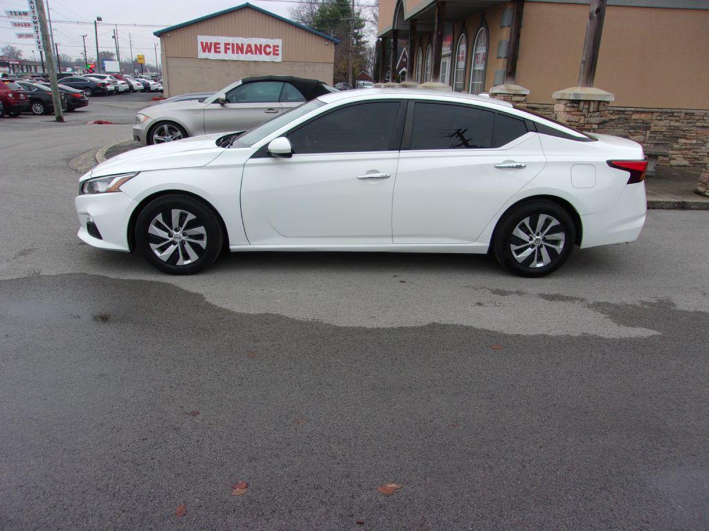 Thumbnail image of 2019 Nissan Altima at TEAM AUTOMOTIVE