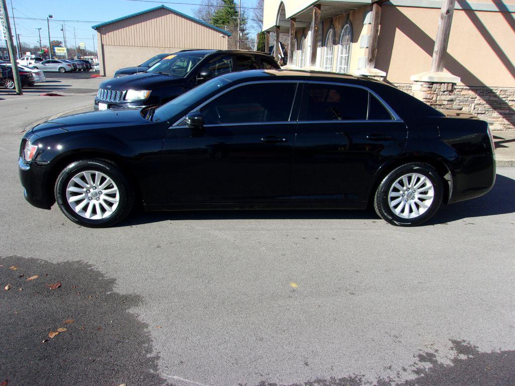 Thumbnail image of 2013 Chrysler 300 at TEAM AUTOMOTIVE