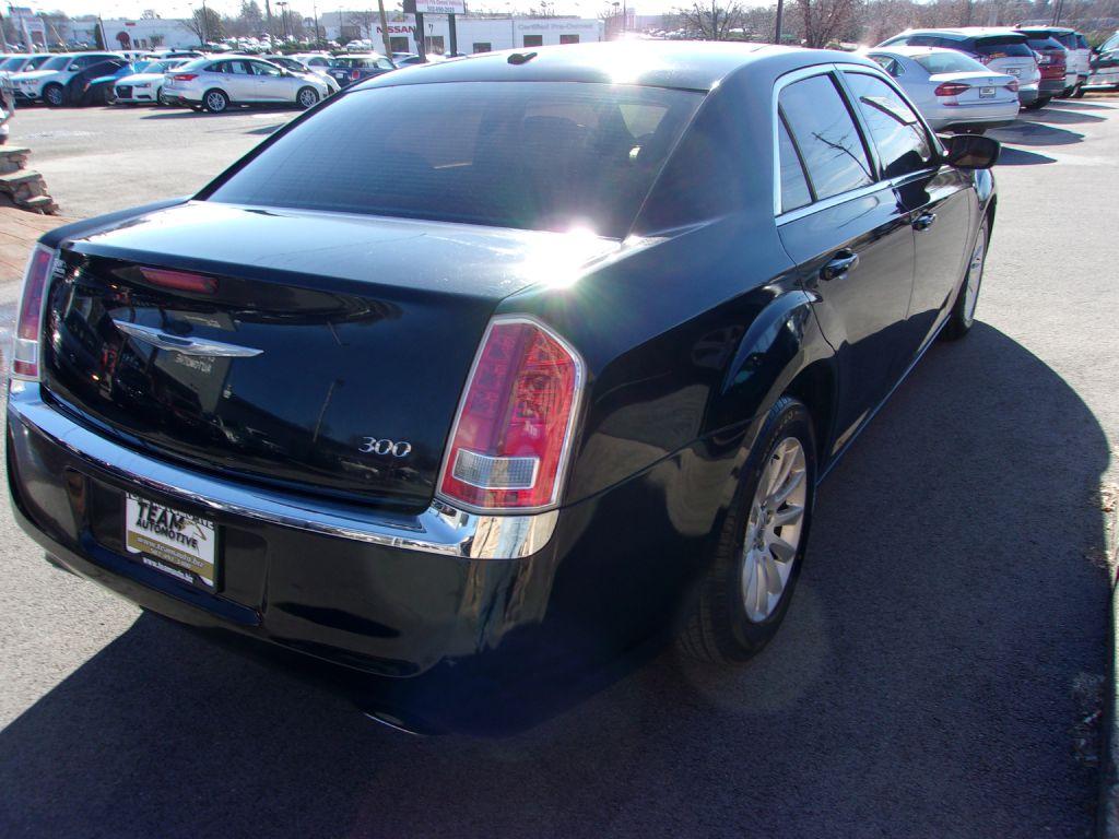 Thumbnail image of 2013 Chrysler 300 at TEAM AUTOMOTIVE