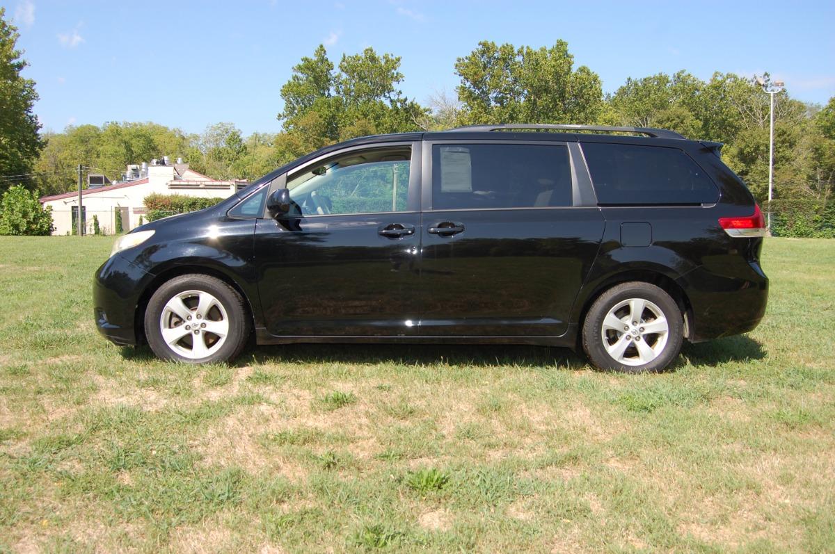 Thumbnail image of 2011 Toyota Sienna at New Hope Auto Sales