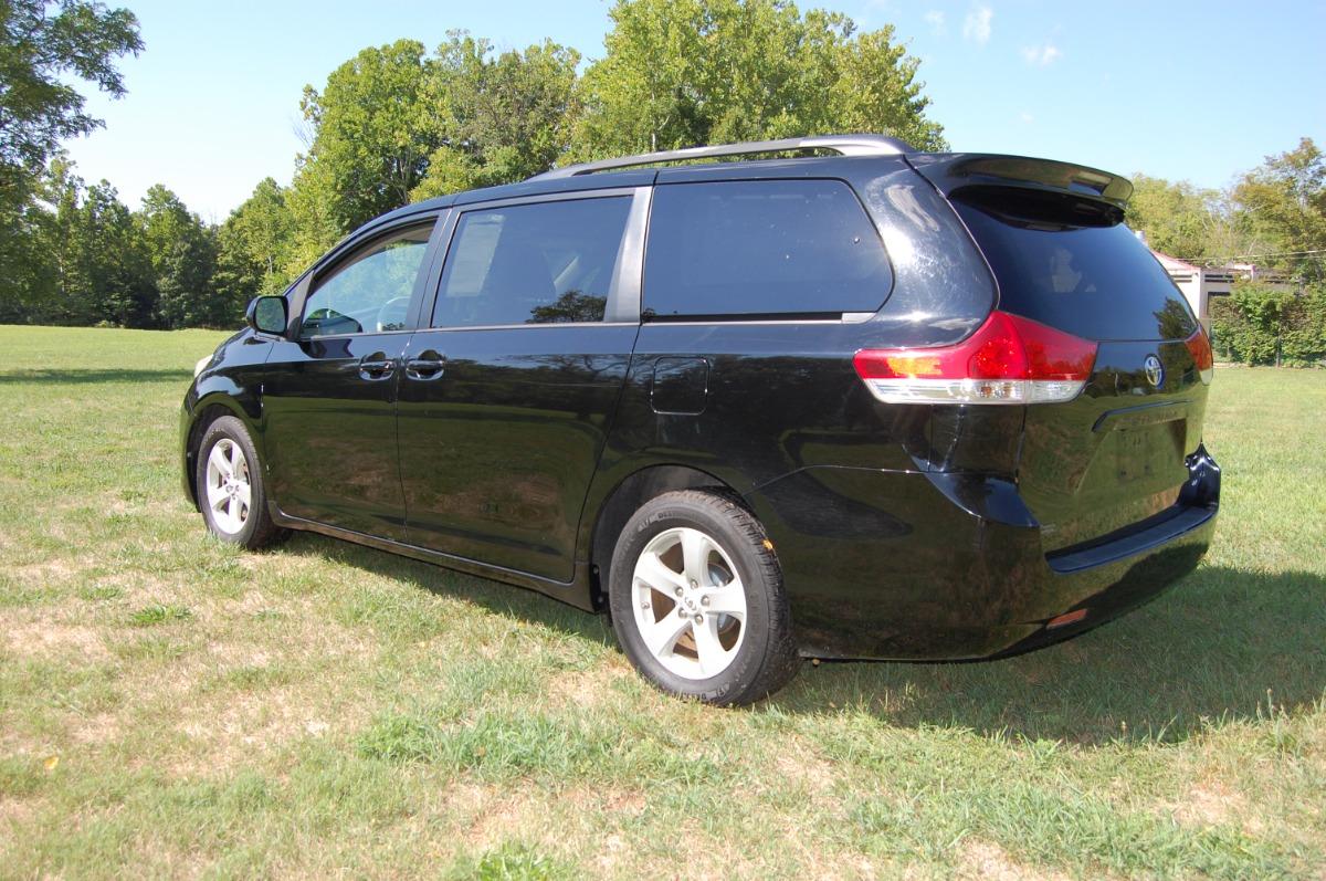 Thumbnail image of 2011 Toyota Sienna at New Hope Auto Sales