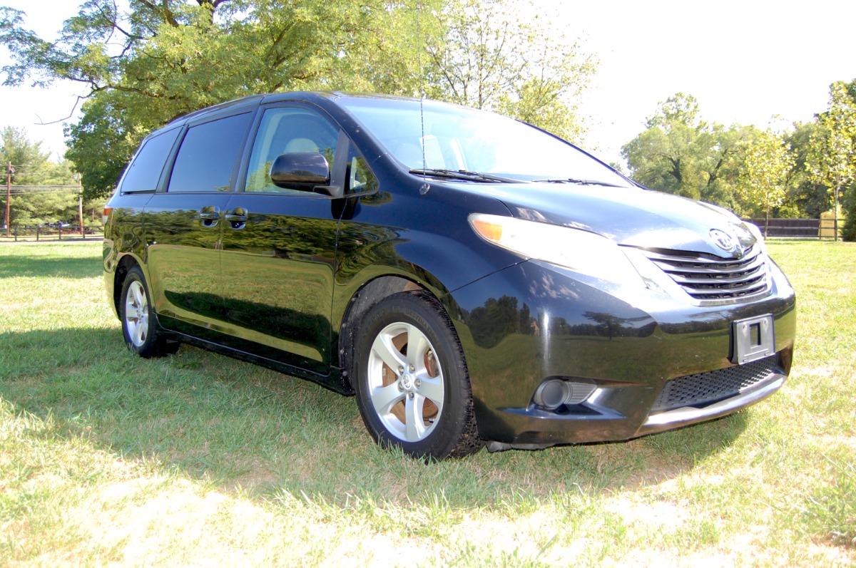 Thumbnail image of 2011 Toyota Sienna at New Hope Auto Sales