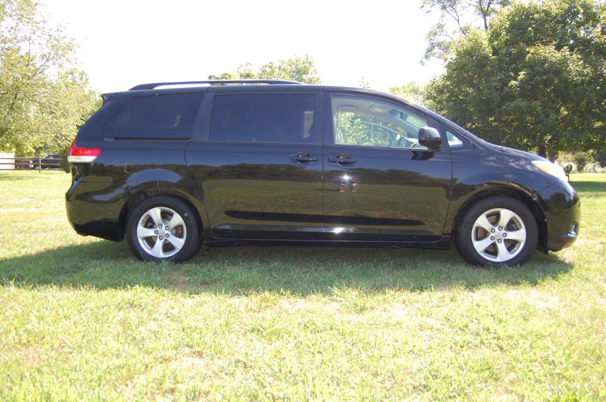 Thumbnail image of 2011 Toyota Sienna at New Hope Auto Sales