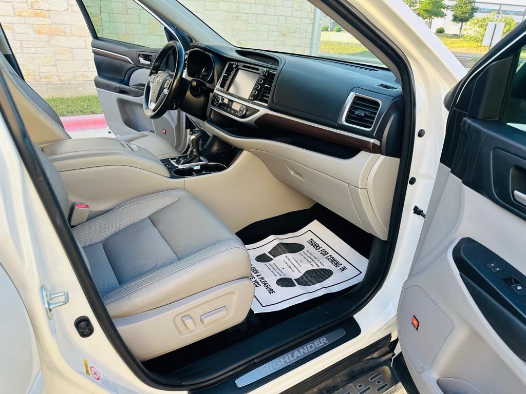 Thumbnail image of 2015 Toyota Highlander at ASCEND AUTOS