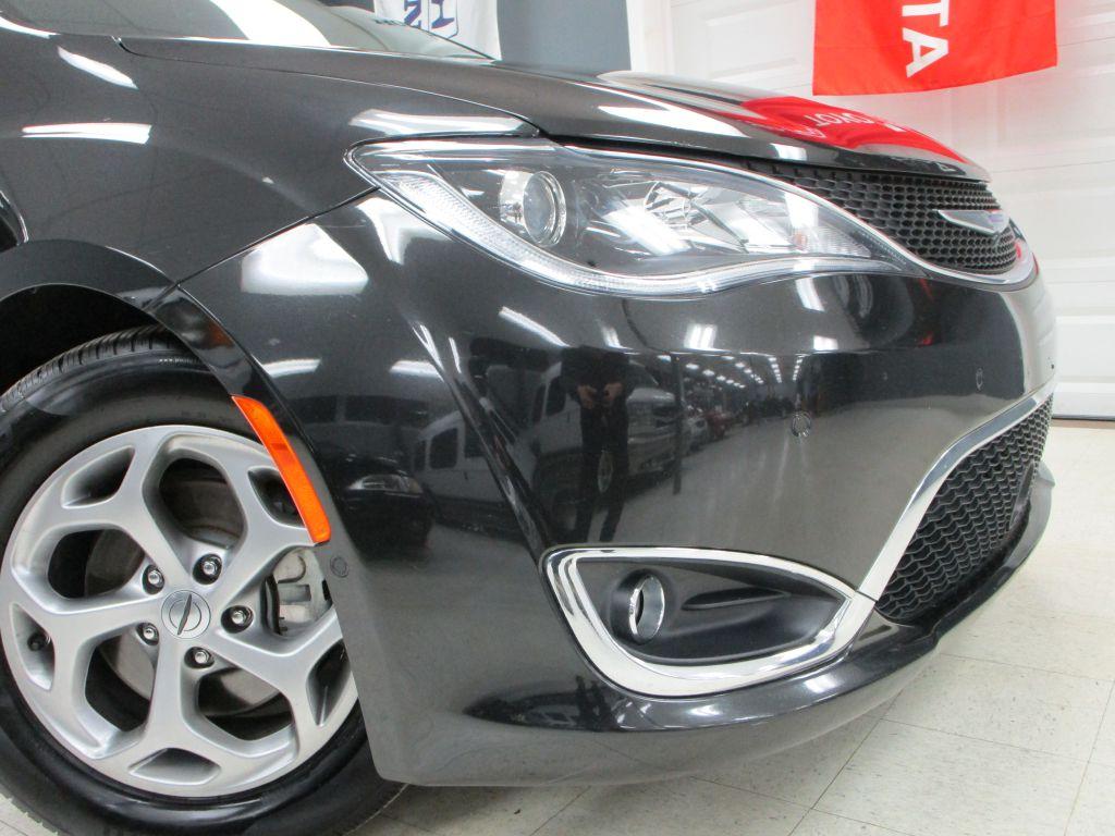 Thumbnail image of 2018 Chrysler Pacifica at TEAM MOTORS LLC