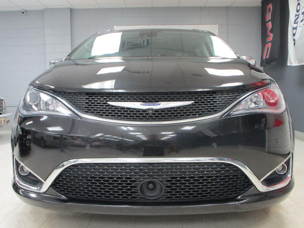 Thumbnail image of 2018 Chrysler Pacifica at TEAM MOTORS LLC