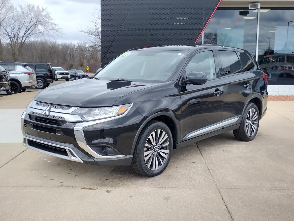 Thumbnail image of 2019 Mitsubishi Outlander at Grand Blanc Mitsubishi