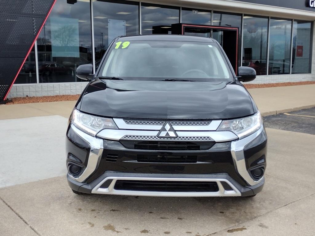 Thumbnail image of 2019 Mitsubishi Outlander at Grand Blanc Mitsubishi