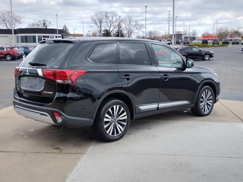 Thumbnail image of 2019 Mitsubishi Outlander at Grand Blanc Mitsubishi
