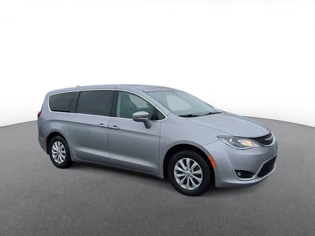 Thumbnail image of 2018 Chrysler Pacifica at Suburban Chrysler Dodge Jeep Ram of Troy