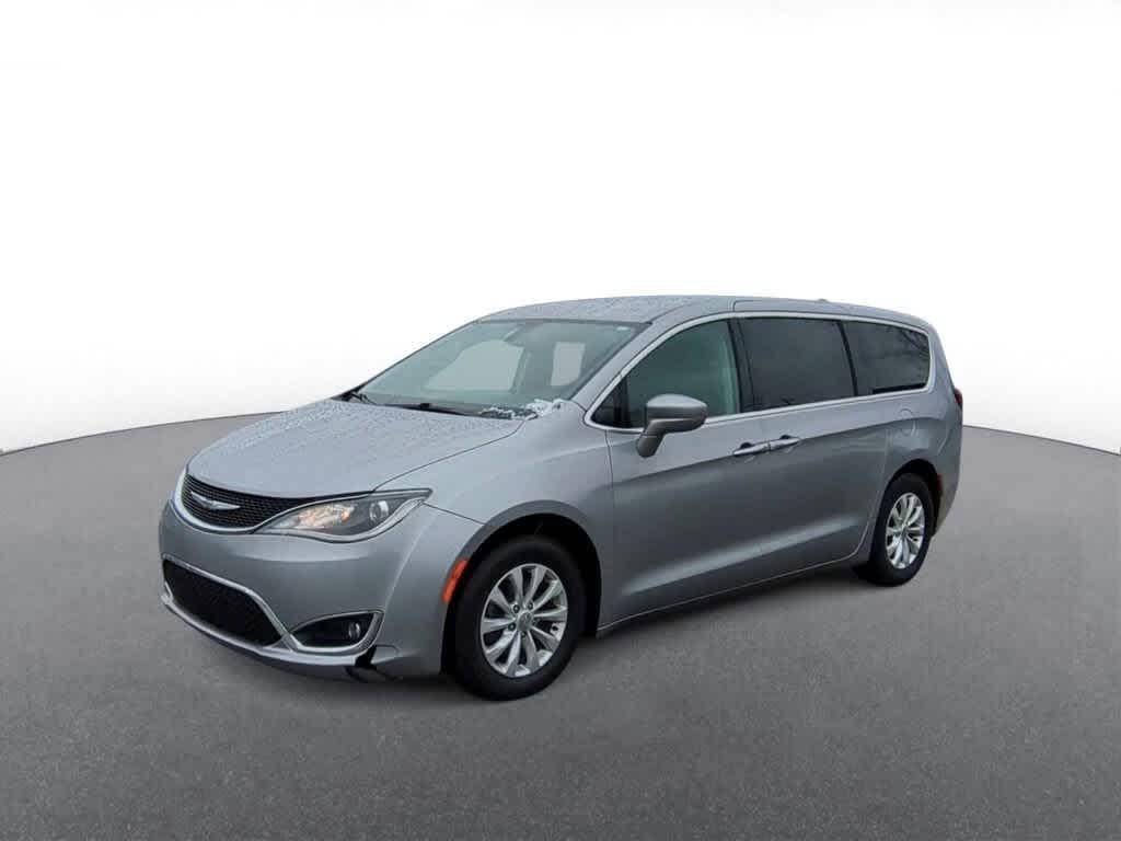 Thumbnail image of 2018 Chrysler Pacifica at Suburban Chrysler Dodge Jeep Ram of Troy