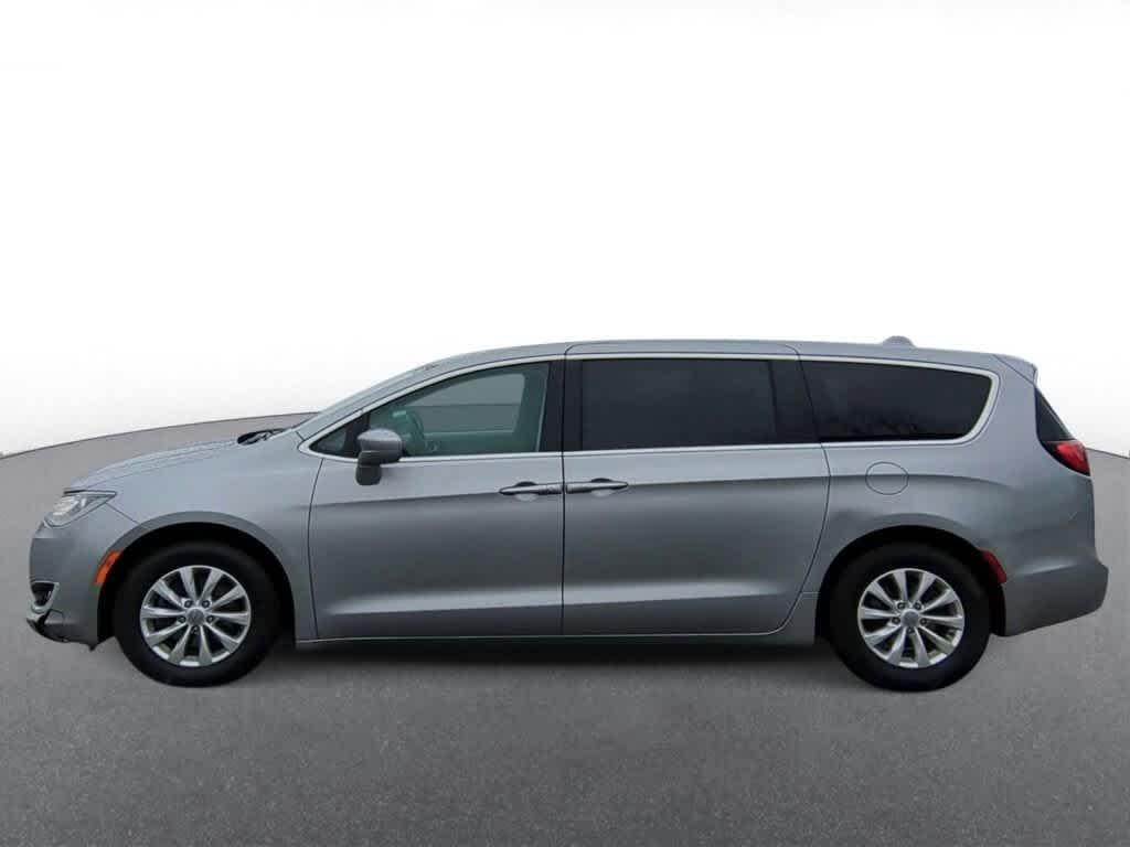 Thumbnail image of 2018 Chrysler Pacifica at Suburban Chrysler Dodge Jeep Ram of Troy