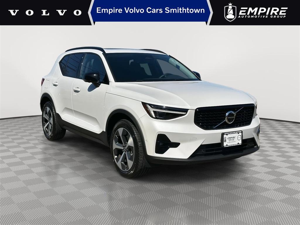 Thumbnail image of 2025 Volvo XC40 at Empire Volvo Cars of Smithtown
