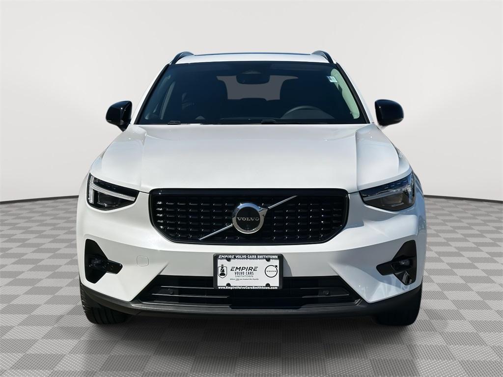Thumbnail image of 2025 Volvo XC40 at Empire Volvo Cars of Smithtown