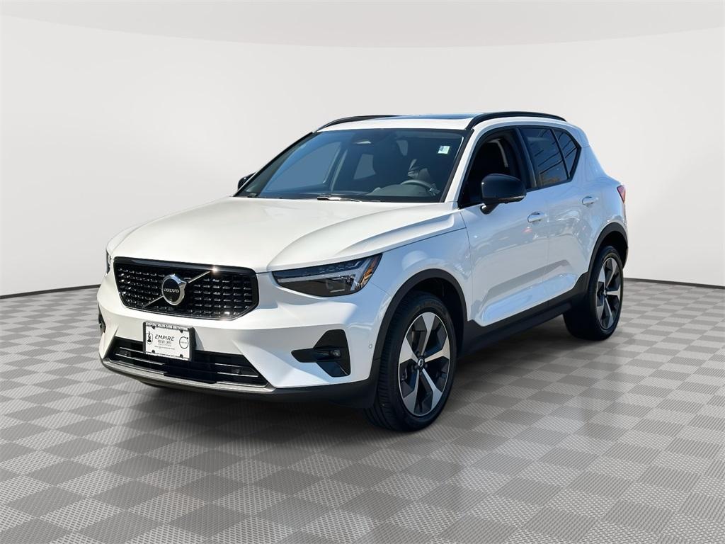 Thumbnail image of 2025 Volvo XC40 at Empire Volvo Cars of Smithtown