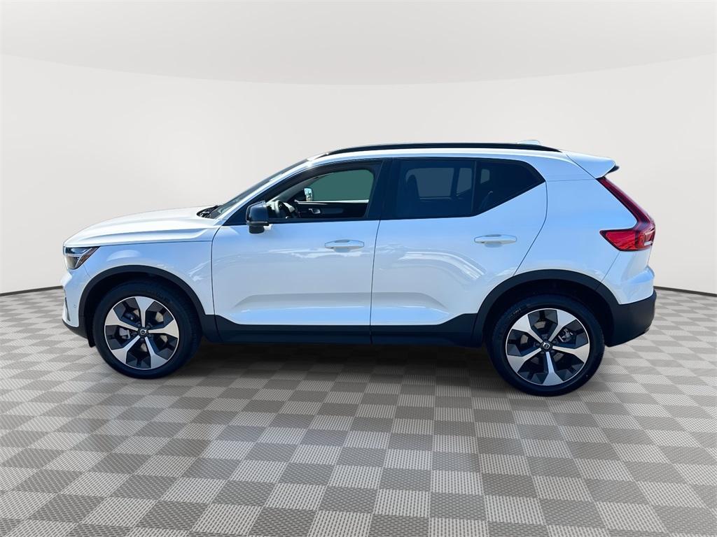 Thumbnail image of 2025 Volvo XC40 at Empire Volvo Cars of Smithtown