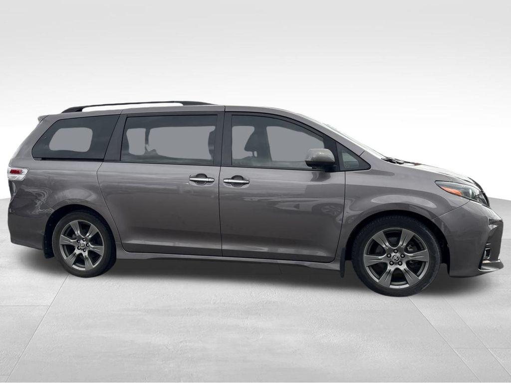Thumbnail image of 2020 Toyota Sienna at Vision Nissan Greece