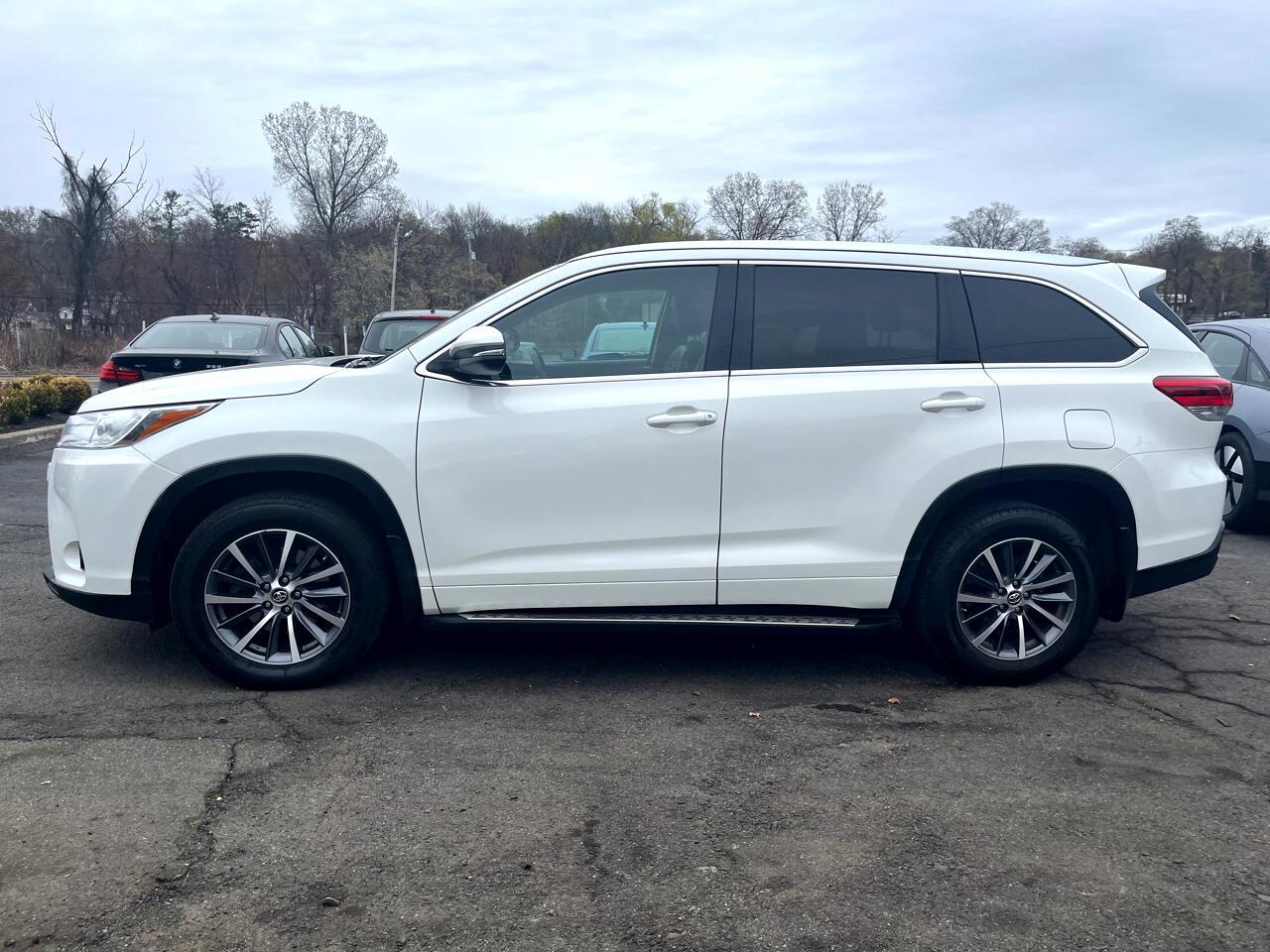 Thumbnail image of 2017 Toyota Highlander at Rockland Motors