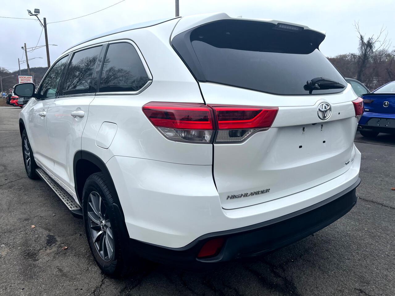 Thumbnail image of 2017 Toyota Highlander at Rockland Motors