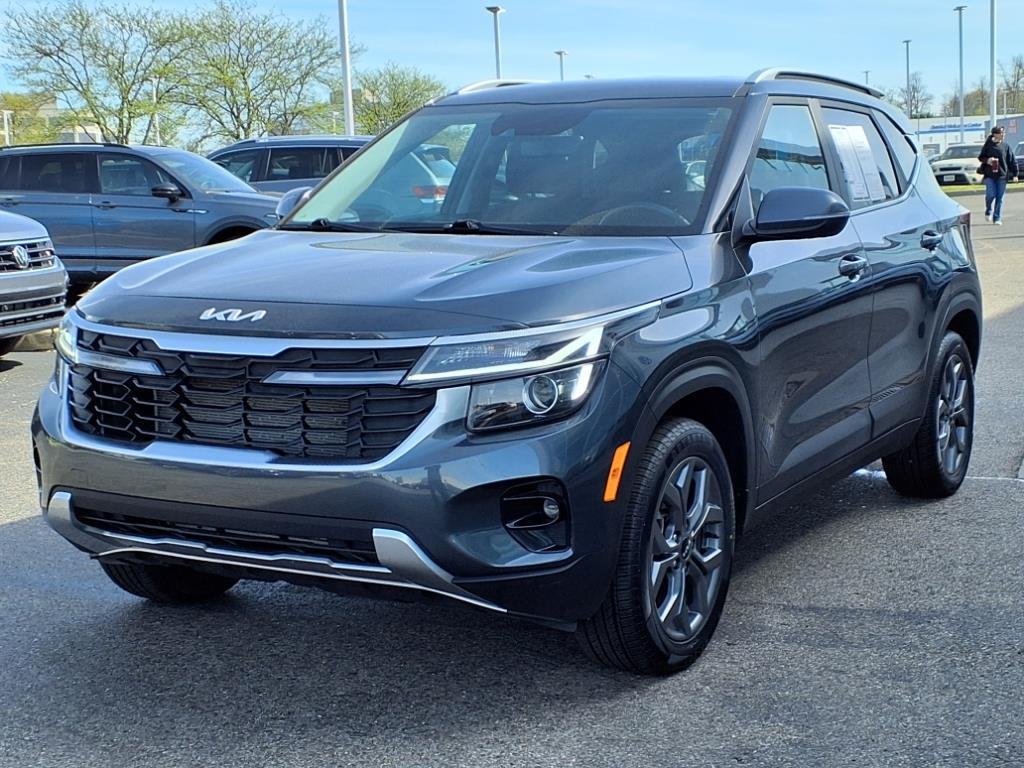 Thumbnail image of 2024 Kia Seltos at Kings Volkswagen