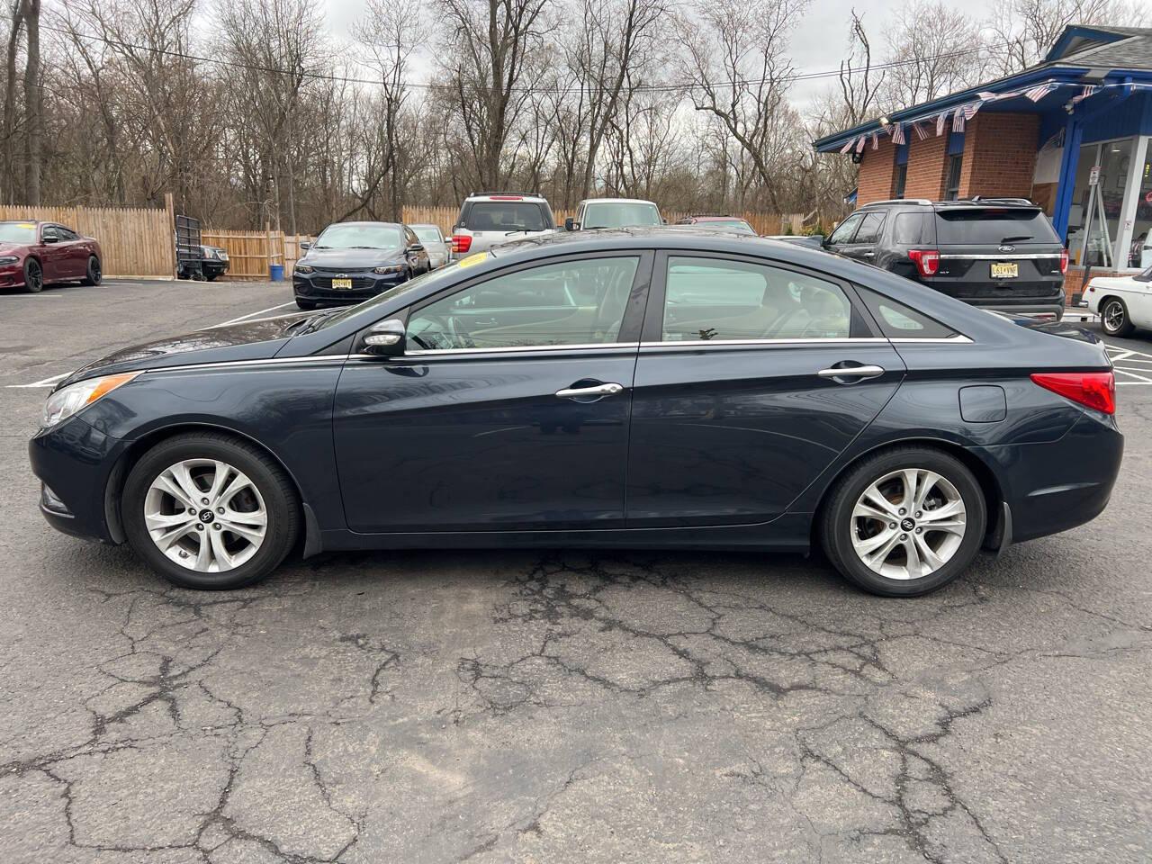 Thumbnail image of 2013 Hyundai SONATA at Central Auto Group