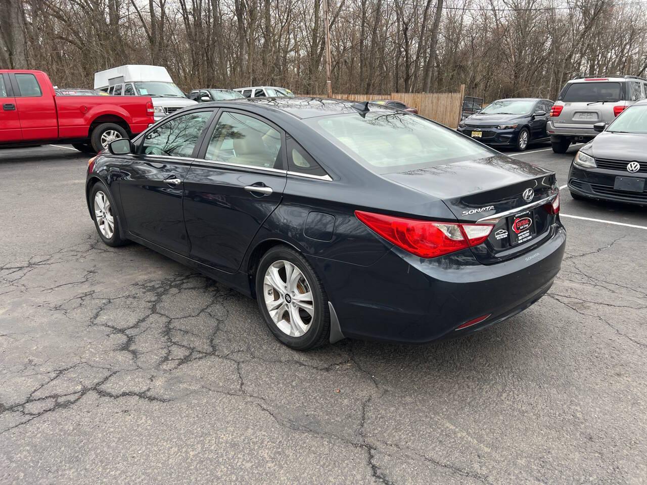 Thumbnail image of 2013 Hyundai SONATA at Central Auto Group