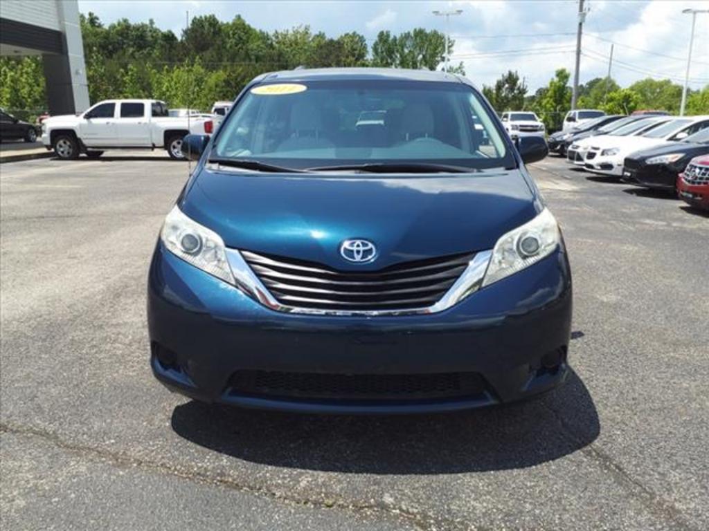 Thumbnail image of 2011 Toyota Sienna at Moore Brothers LLC