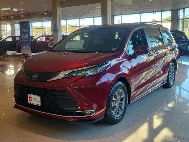 Thumbnail image of 2023 Toyota Sienna at Autoland Toyota