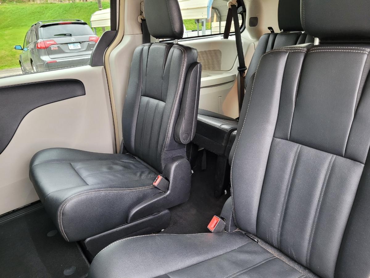 Thumbnail image of 2016 Chrysler Town and Country at West 40 Auto Sales