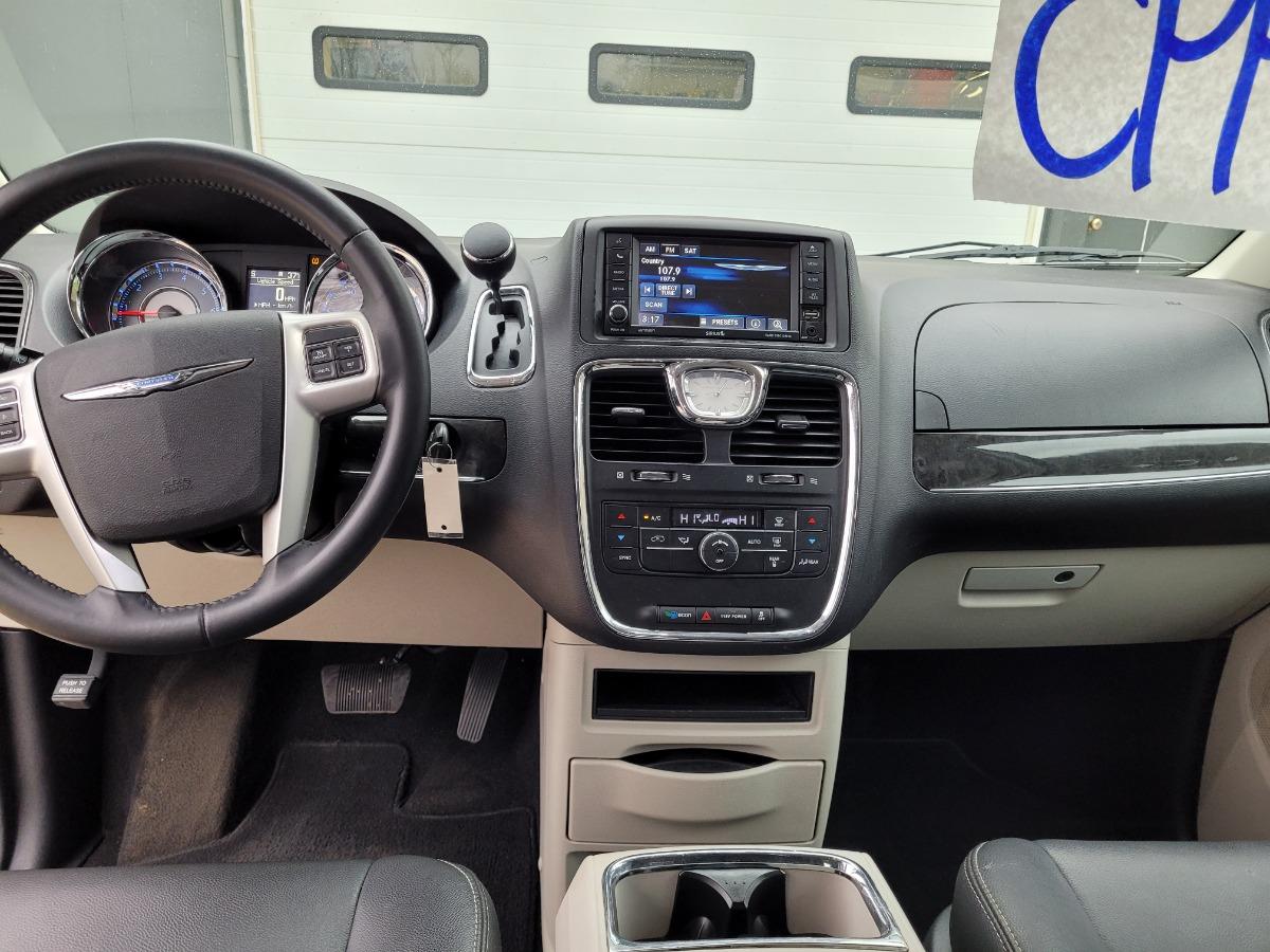 Thumbnail image of 2016 Chrysler Town and Country at West 40 Auto Sales