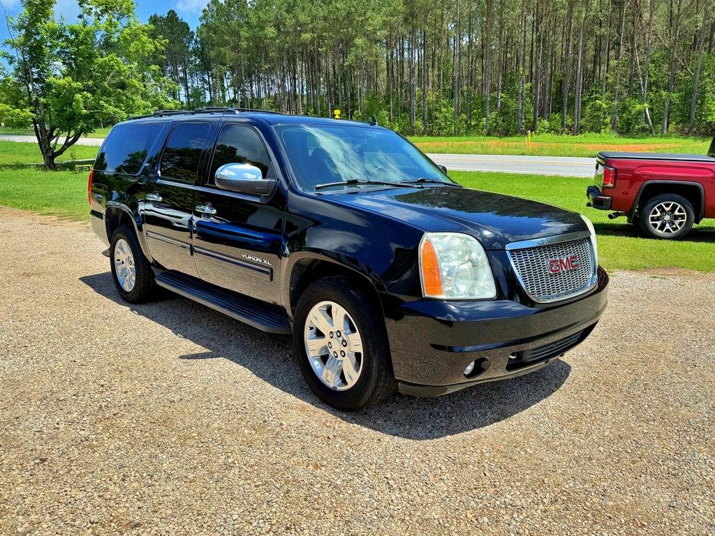 Thumbnail image of 2010 GMC Yukon XL at SIXS AUTO SALES