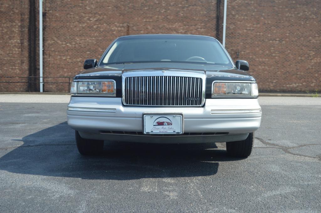 Thumbnail image of 1995 Lincoln Town Car at Maya Auto Sales
