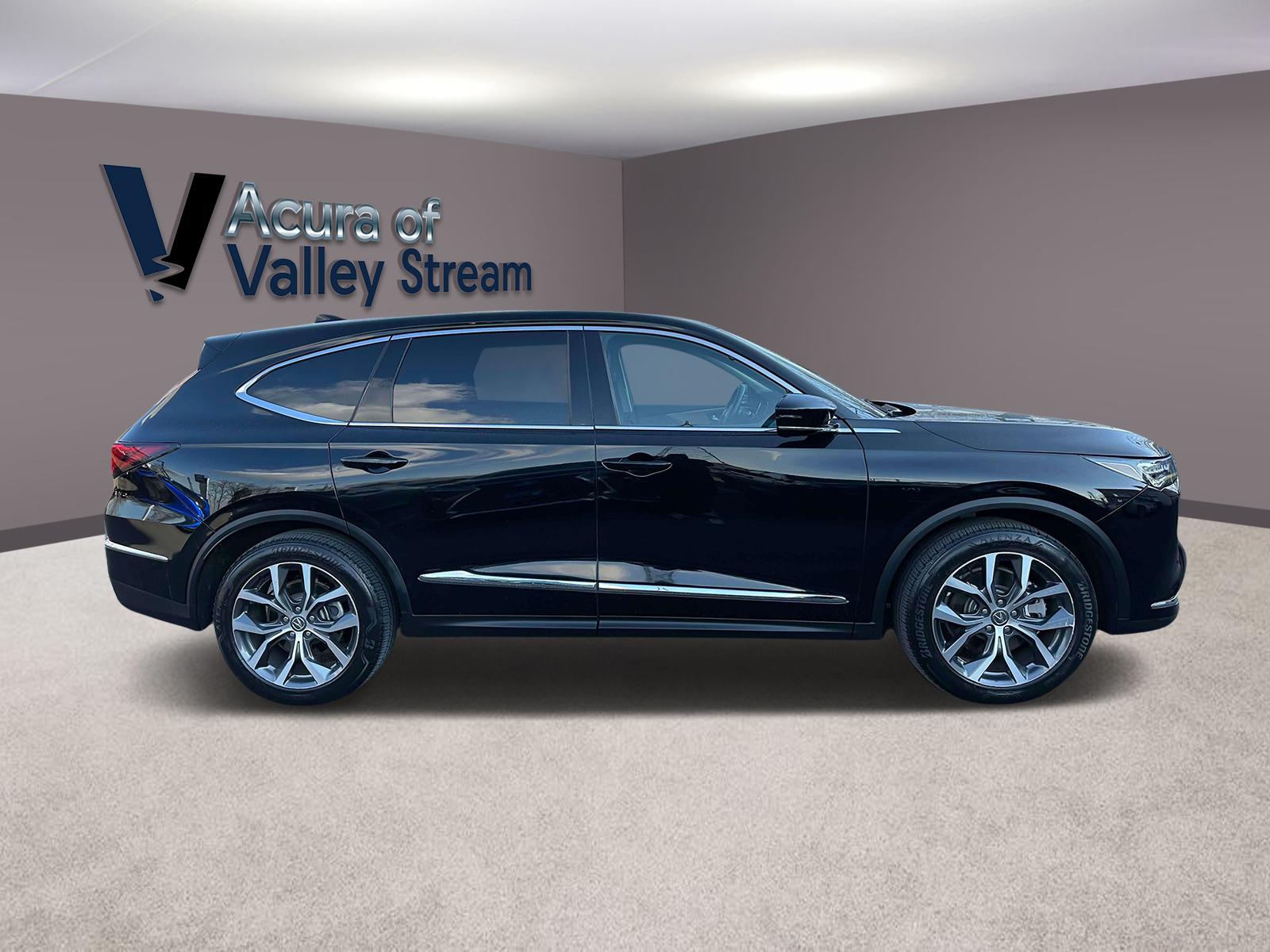 Thumbnail image of 2022 Acura MDX at Acura of Valley Stream